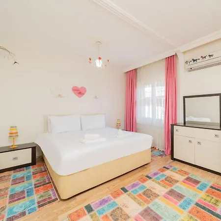 Apartmán Capacious Flat With Terrace In Muratpasa