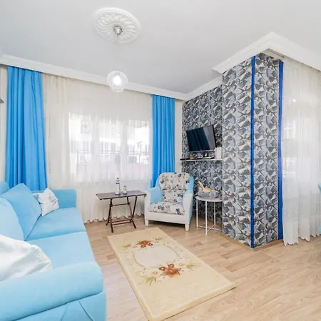 Capacious Flat With Terrace In Muratpasa Apartmán