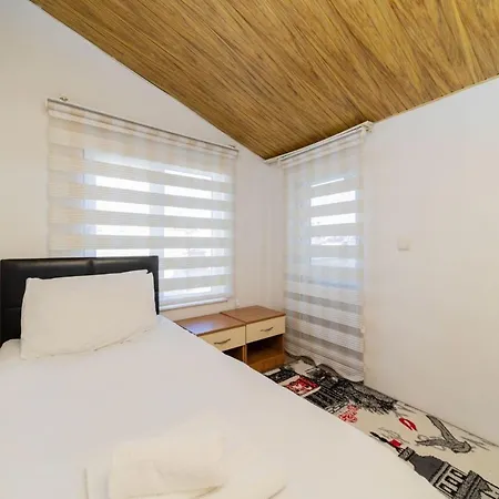 Capacious Flat With Terrace In Muratpasa Apartament